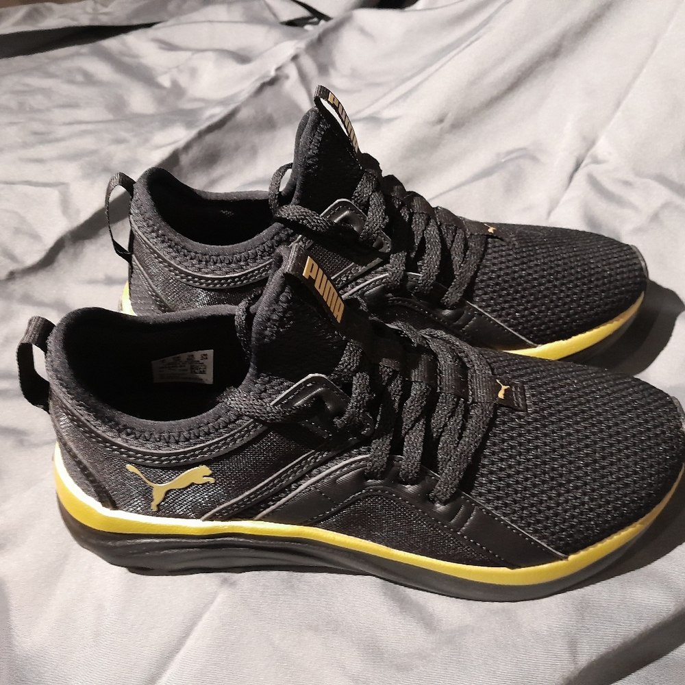 Puma Girls Sophia Softride Sneakers *Never Worn* Size 6 childs/kids